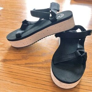 "Hurley Brand" sandals, platform sandals, 8M, New condition